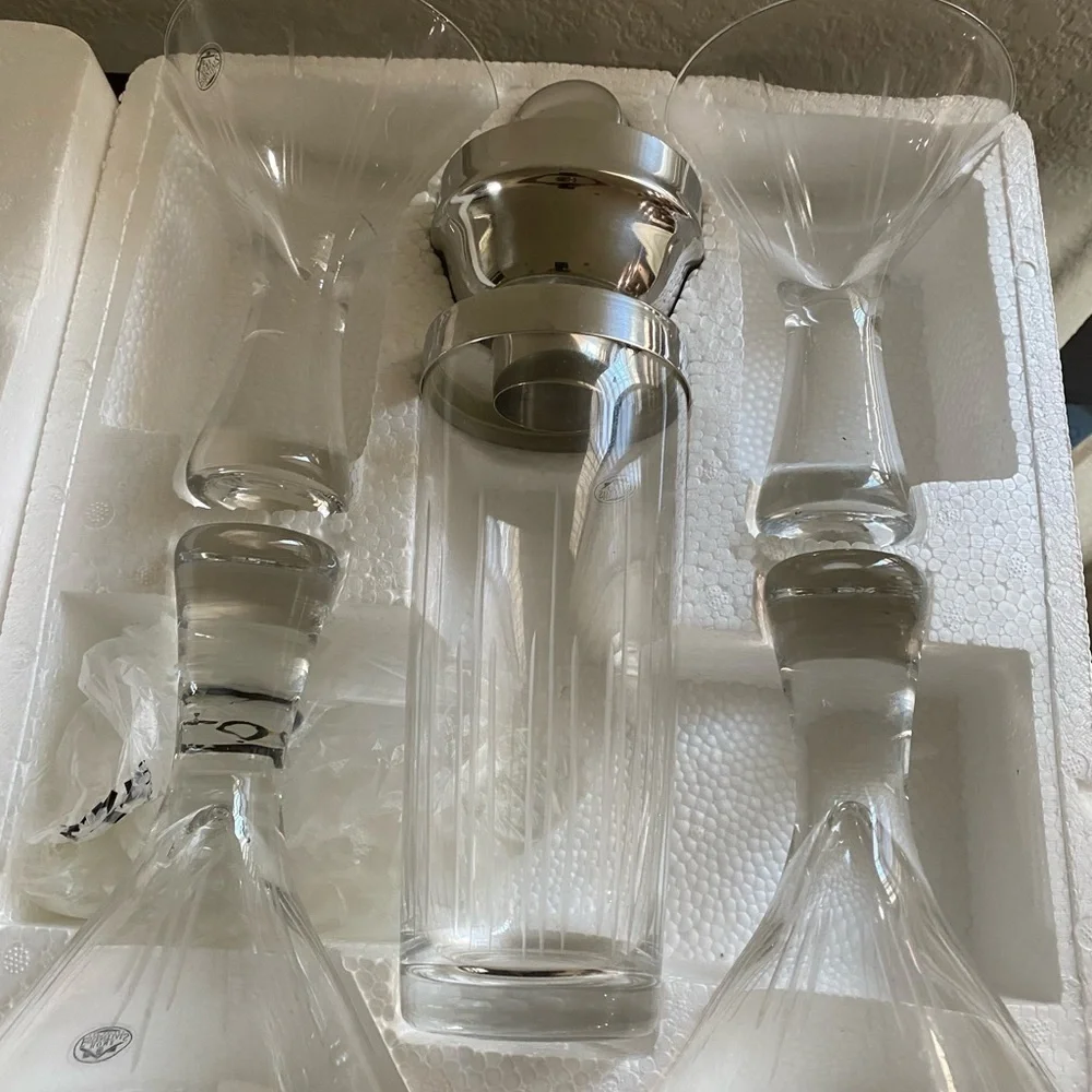 Home Essentials Hex 11  Set 4 Martini Etched Glasses Cocktail Shaker and Tray